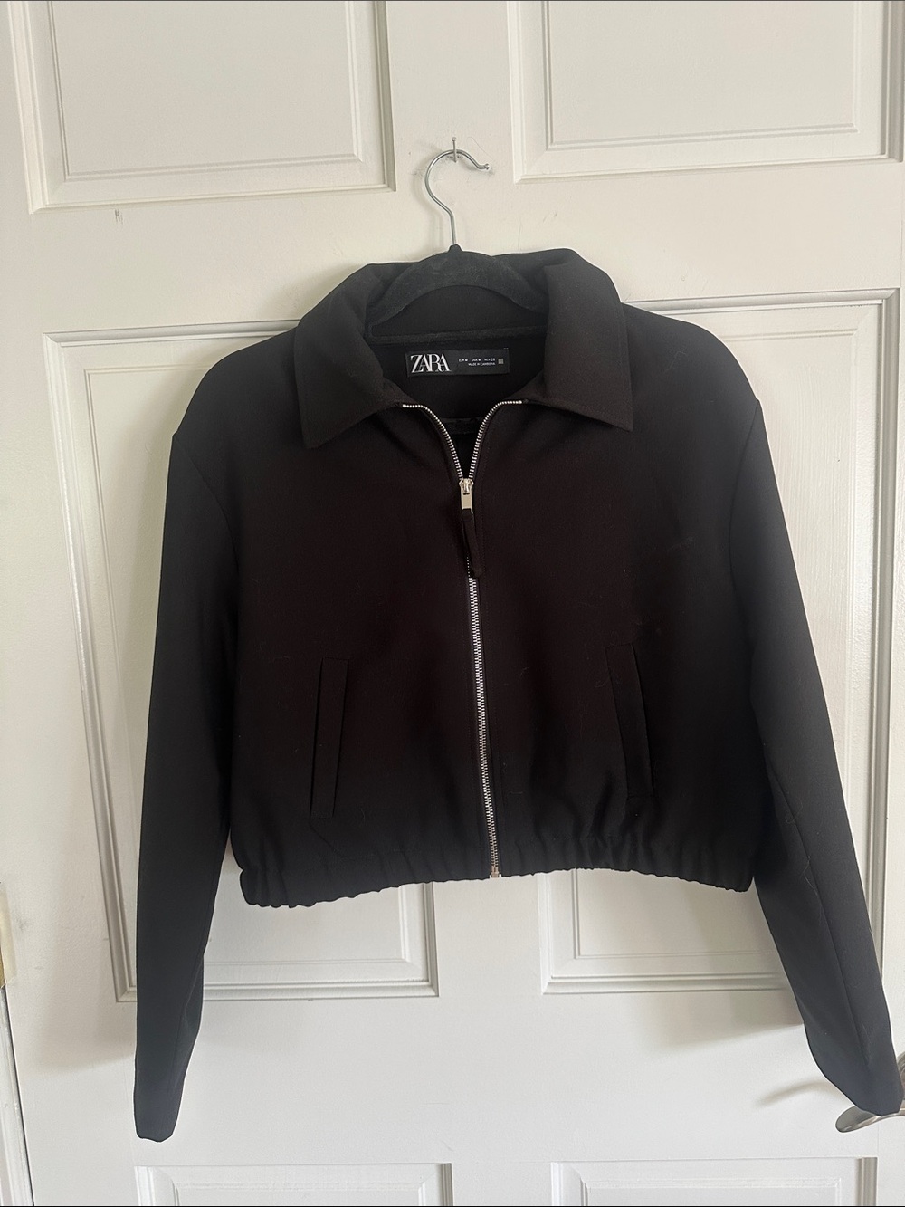 ZARA Black Cropped Bomber Jacket with Zip Front Medium like new L 18 chest 36